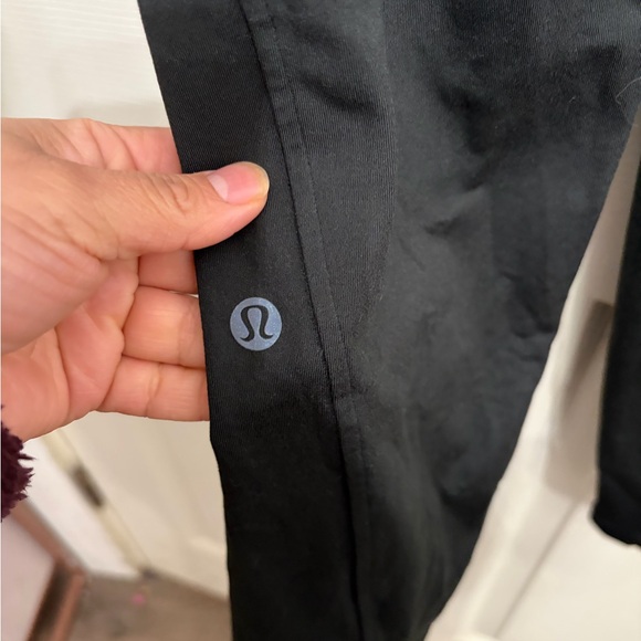 Lululemon Black Joggers women’s size 2 with pockets - Picture 2 of 5